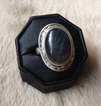 Zilveren edelsteen ring met Labradoriet ringmaat 18 mm.